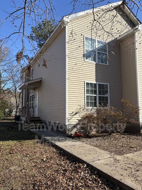 Townhouse for rent at 131 Boone St, Summerville, SC 29483