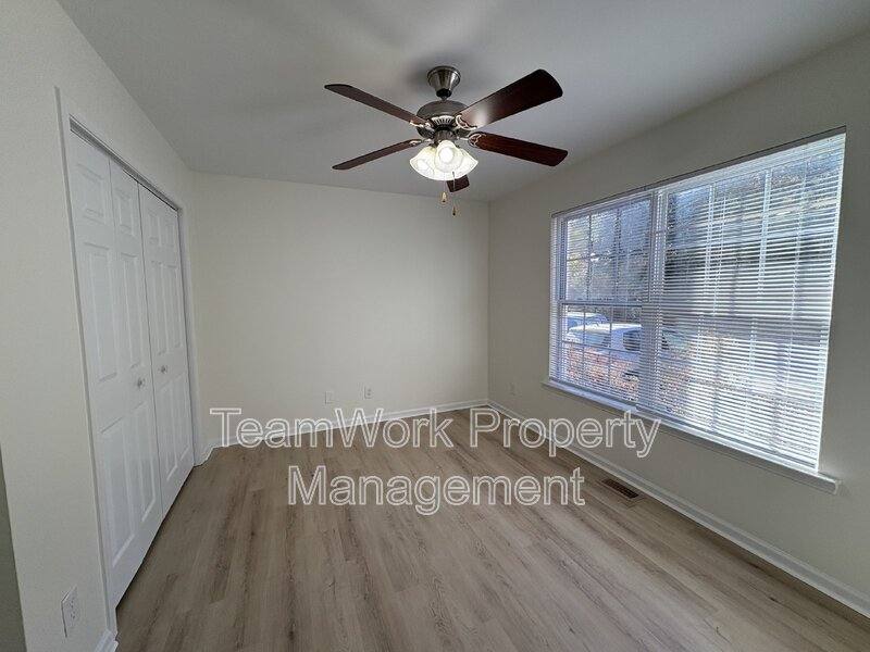 Townhouse for rent at 131 Boone St, Summerville, SC 29483