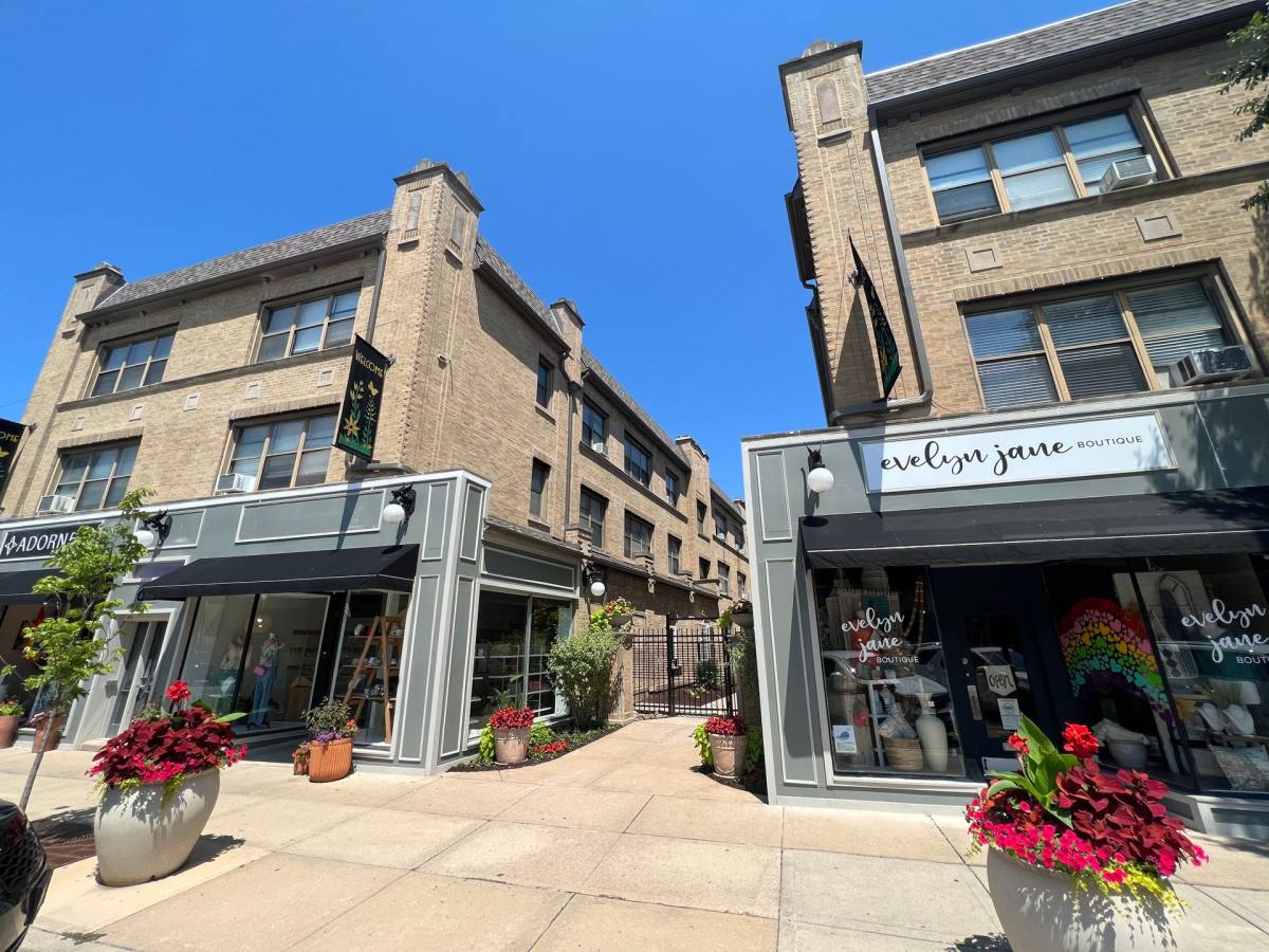 Apartment for rent at 1008-1010 Curtiss St, Downers Grove, IL 60515