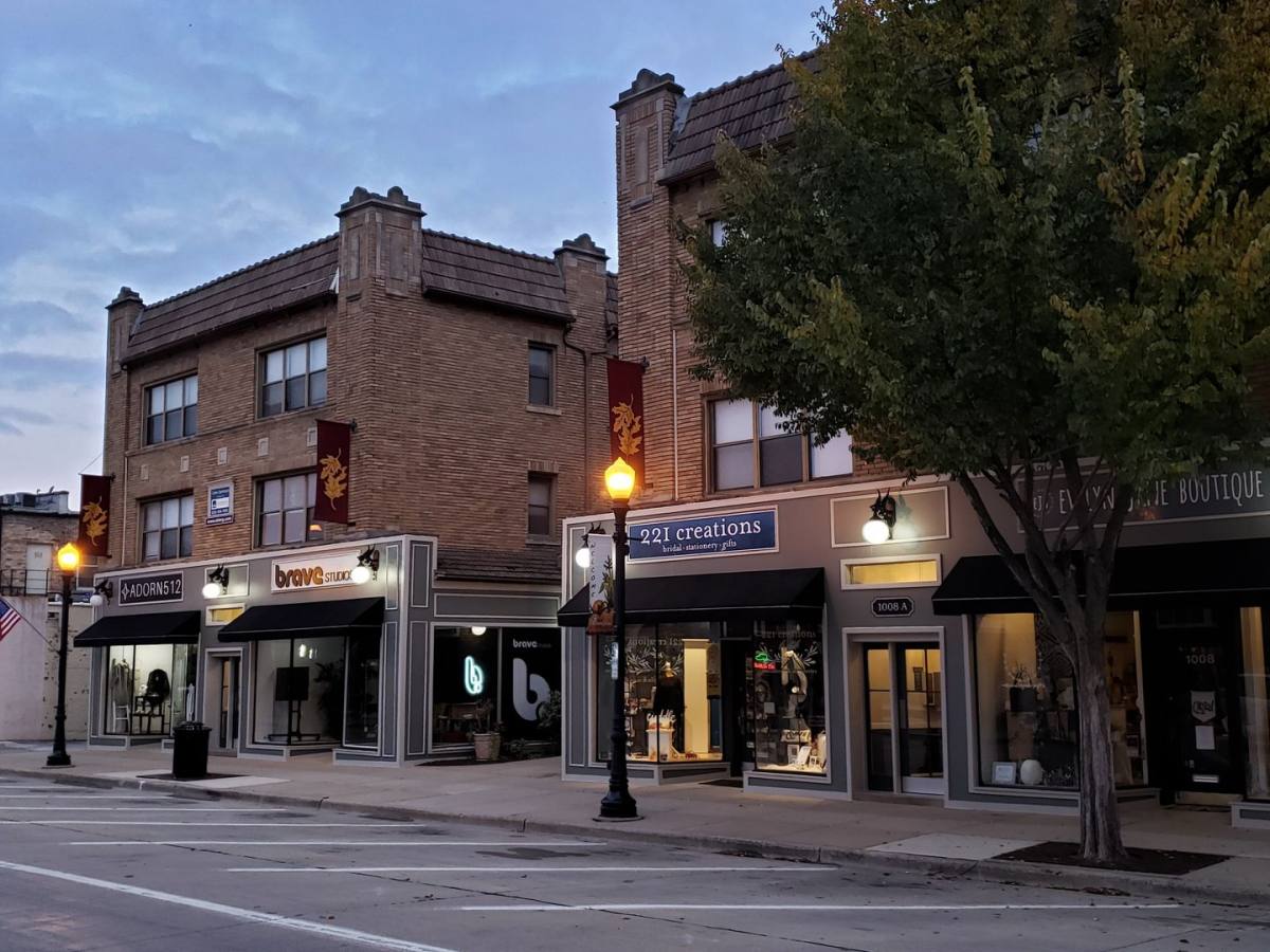 Apartment for rent at 1008-1010 Curtiss St, Downers Grove, IL 60515