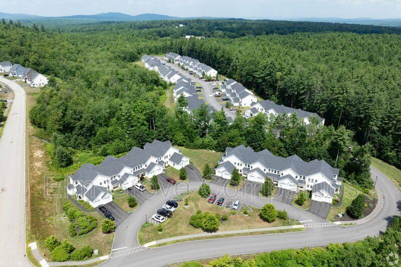 Townhouse for rent at 52 Monroe Dr #1, Rochester, NH 03867