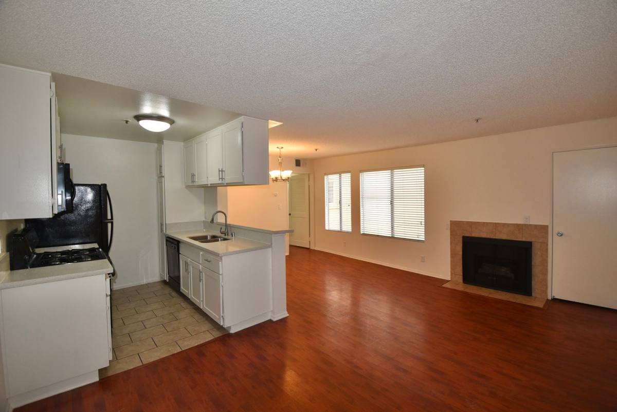 Apartment for rent at 11505 Riverside Dr, North Hollywood, CA 91602