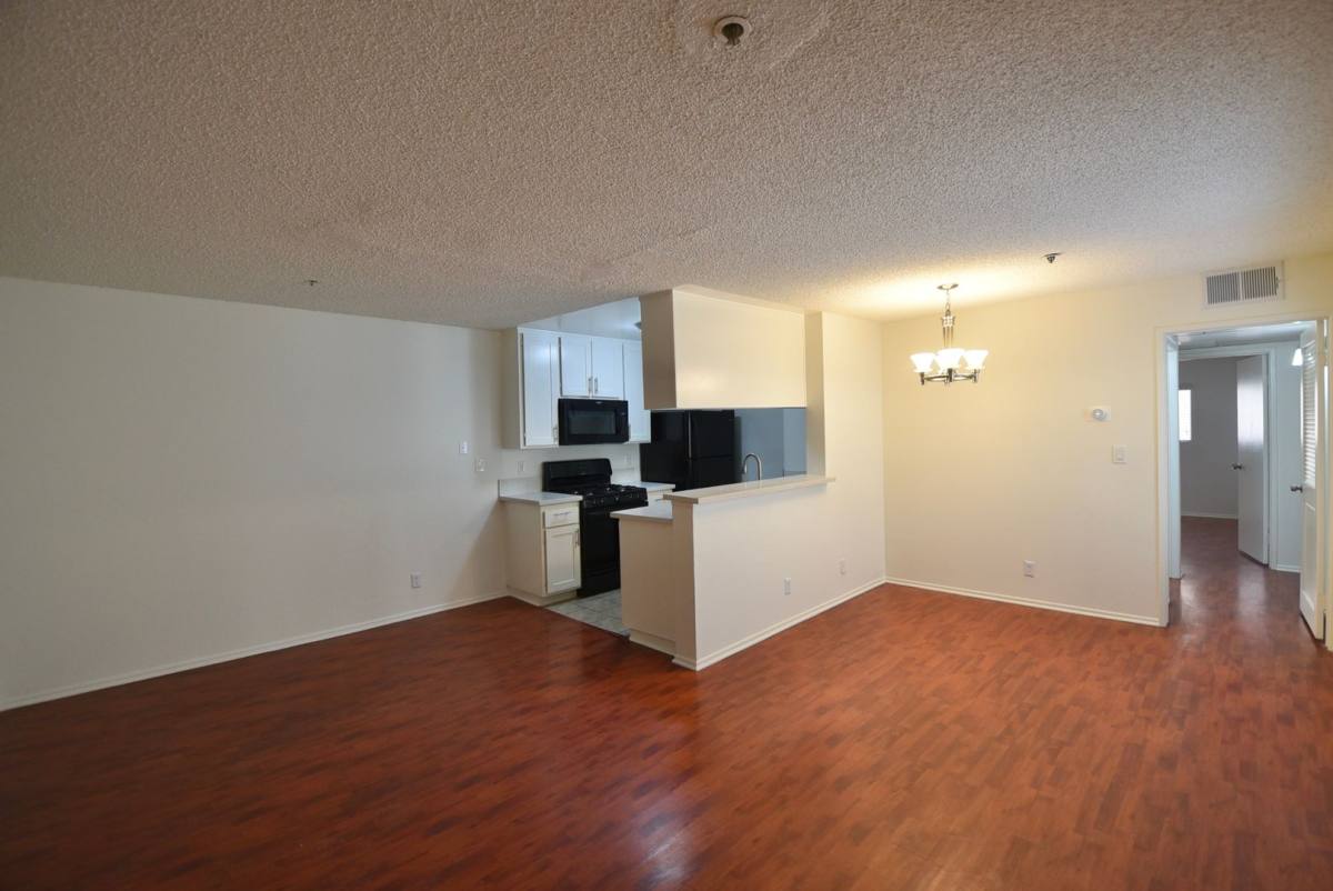 Apartment for rent at 11505 Riverside Dr, North Hollywood, CA 91602