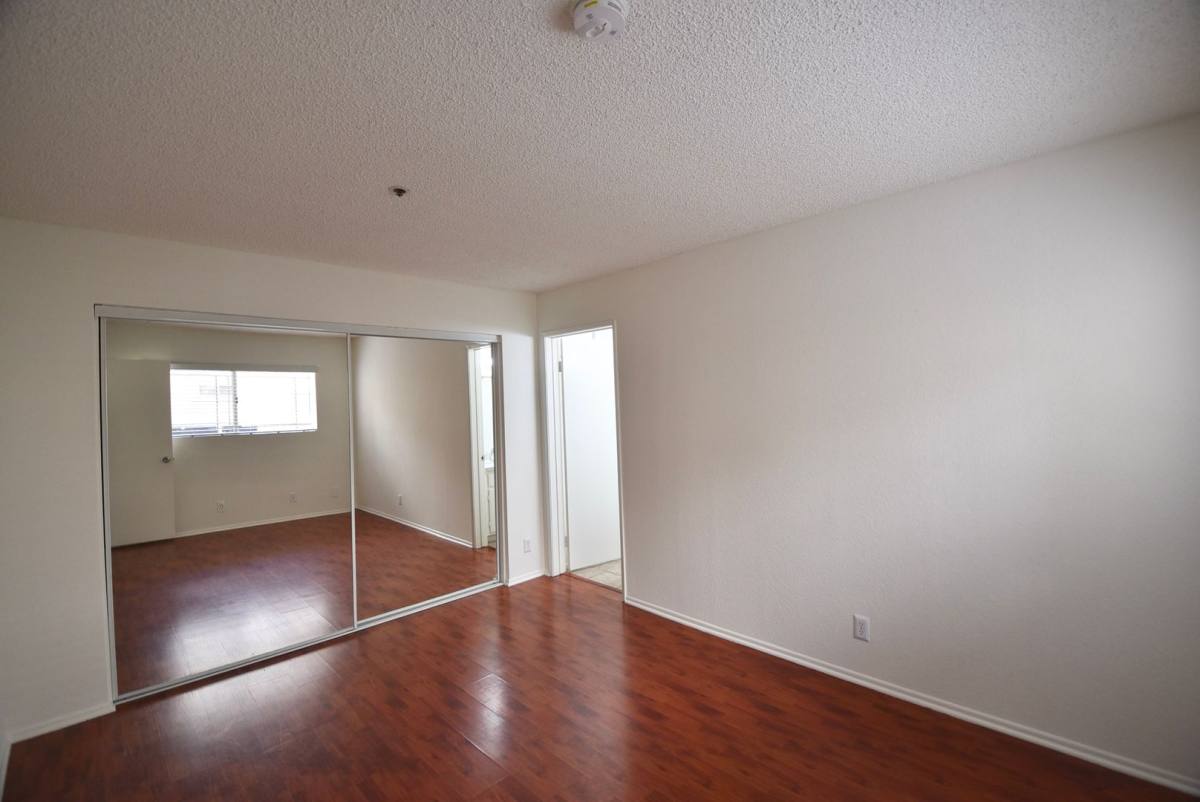 Apartment for rent at 11505 Riverside Dr, North Hollywood, CA 91602