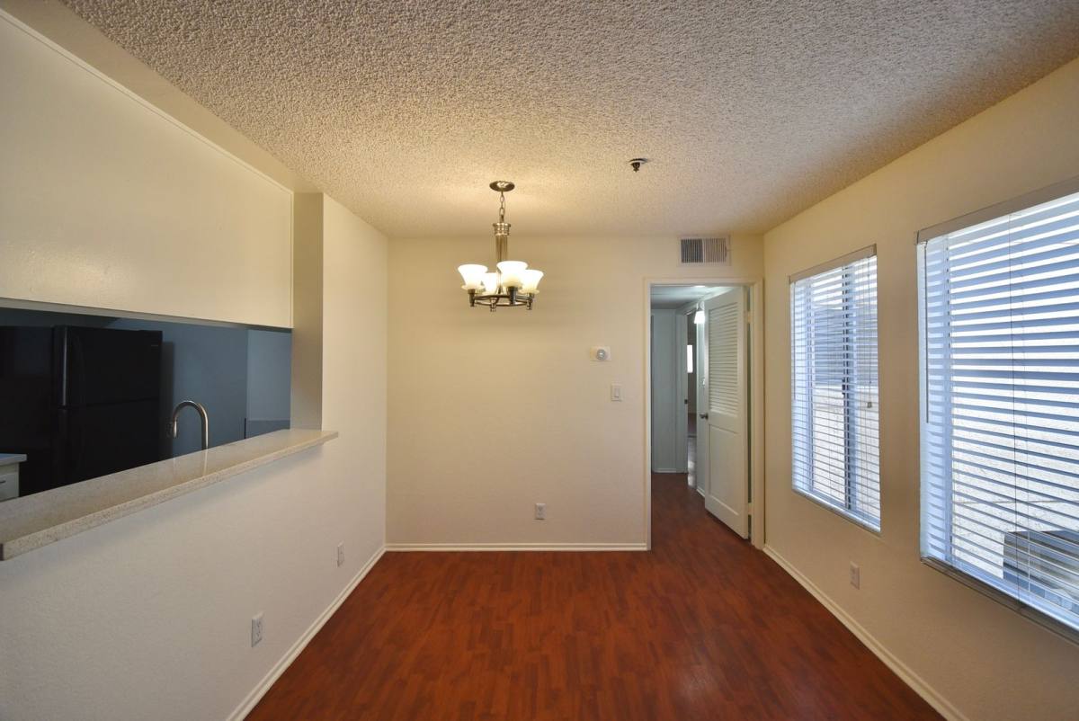 Apartment for rent at 11505 Riverside Dr, North Hollywood, CA 91602