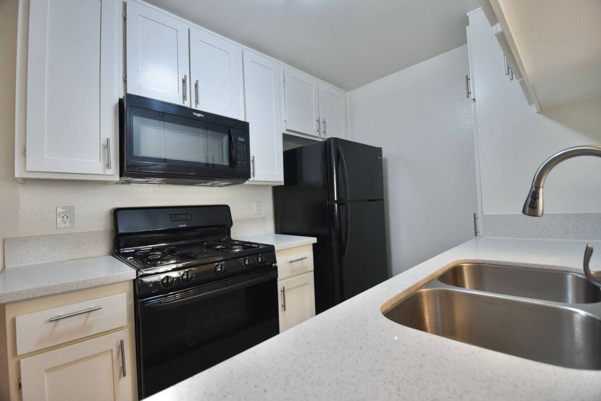 Apartment for rent at 11505 Riverside Dr, North Hollywood, CA 91602
