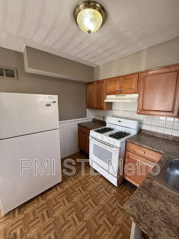 House for rent at 6737 Kenwood Dr, Saint Louis, MO 63121