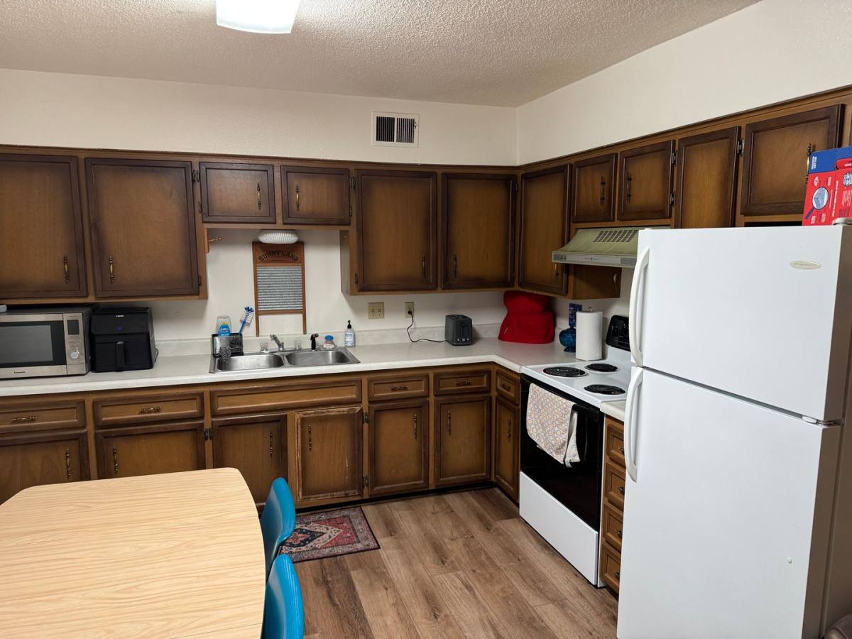 Apartment for rent at 1015 Broadway St, Pella, IA 50219