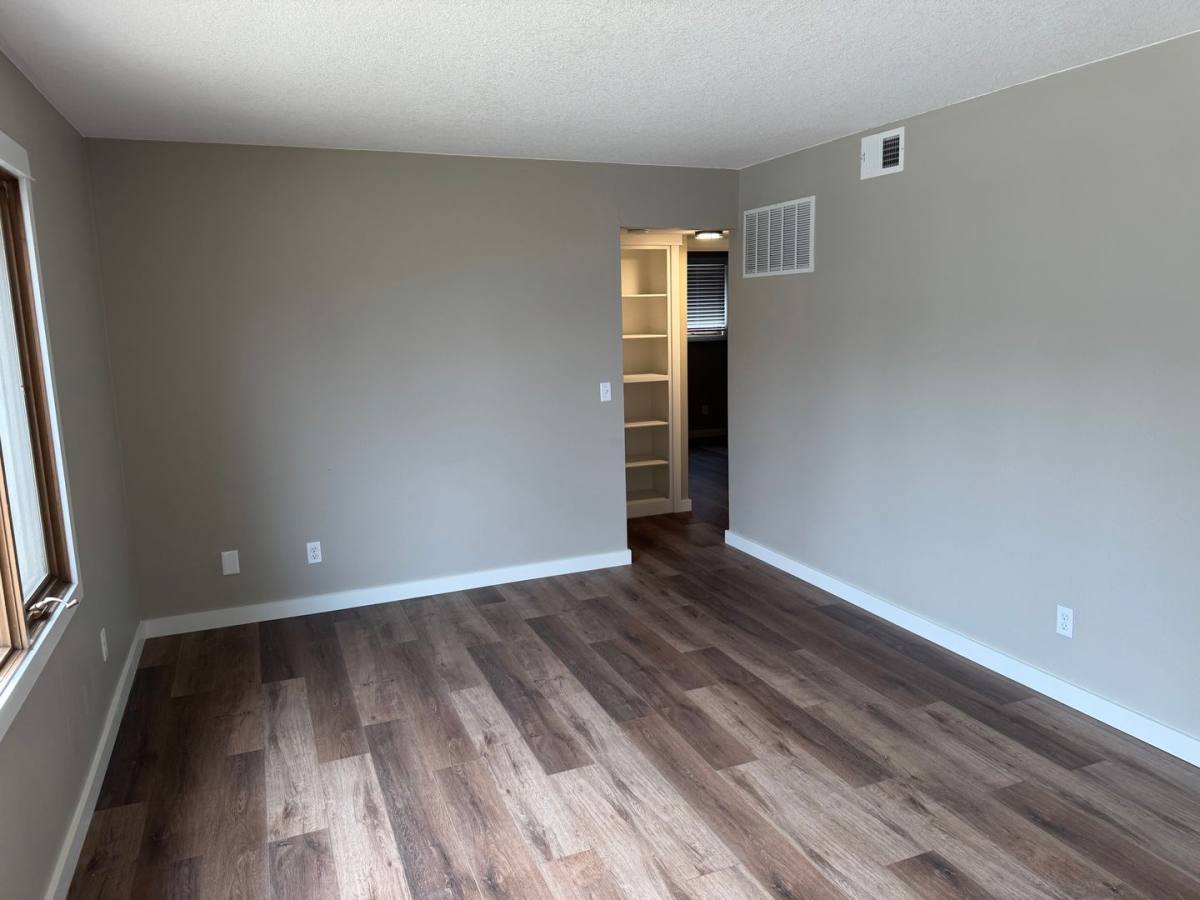 Apartment for rent at 1015 Broadway St, Pella, IA 50219