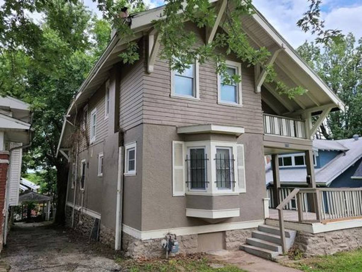 House for rent at 2729 Grove St, Kansas City, MO 64109