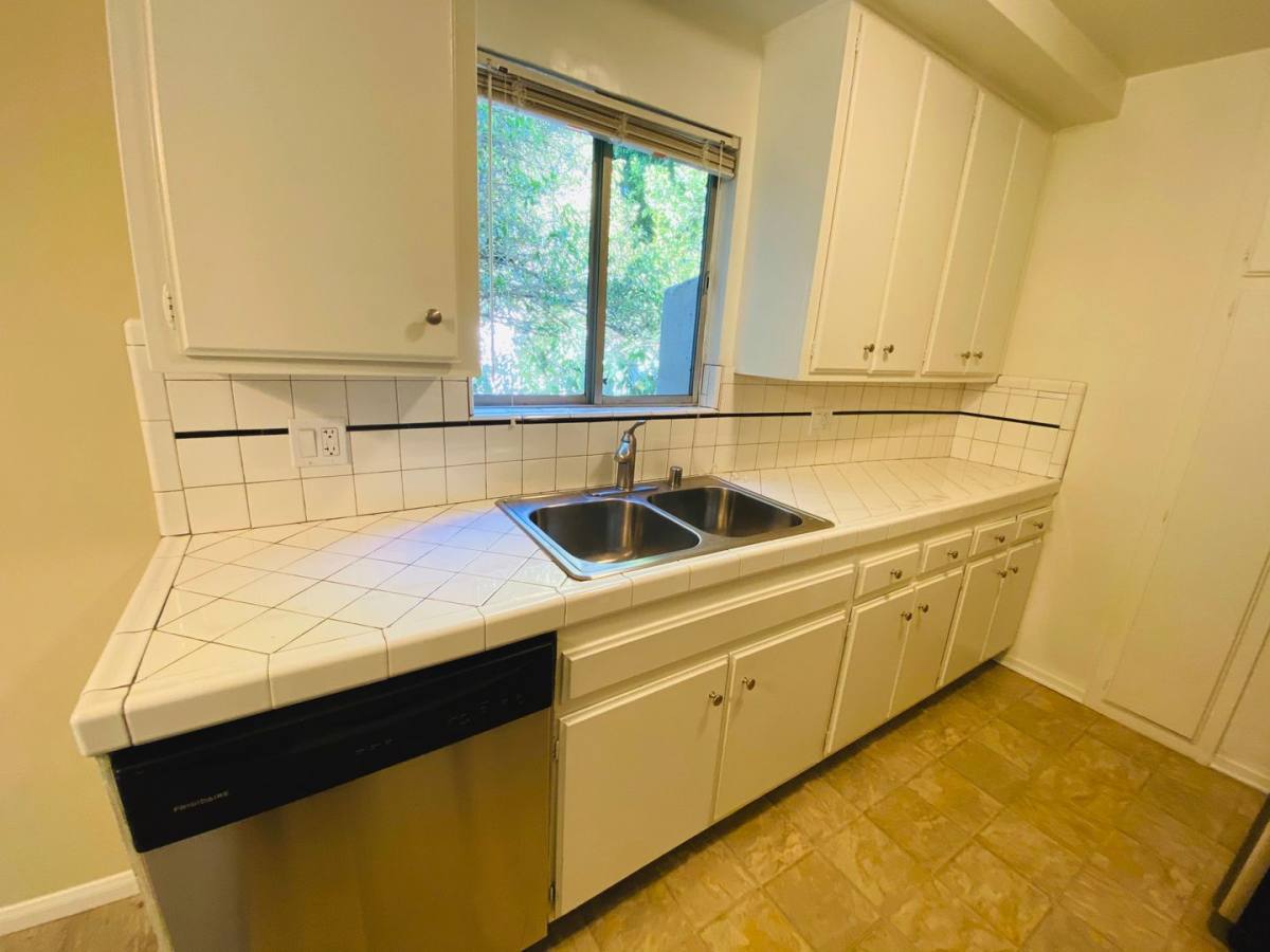 Apartment for rent at 1212 S Ogden Dr, Los Angeles, CA 90019