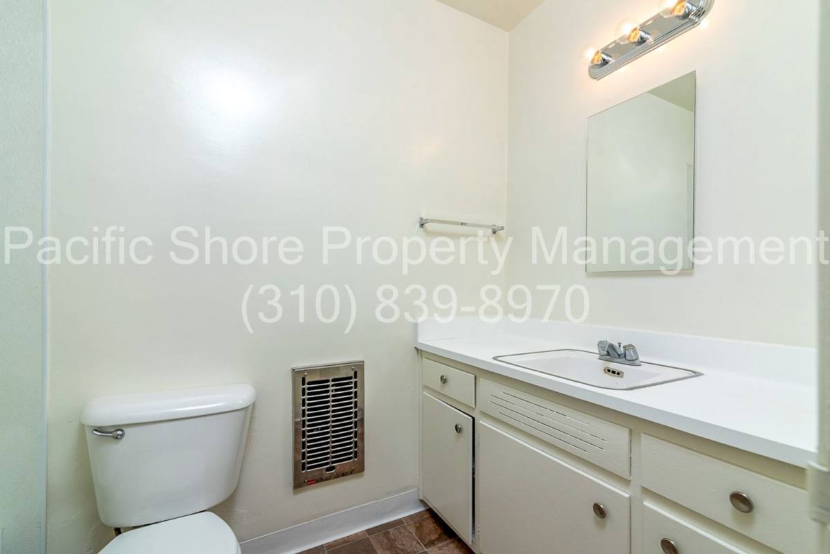 Apartment for rent at 5305 Packard St, Los Angeles, CA 90019