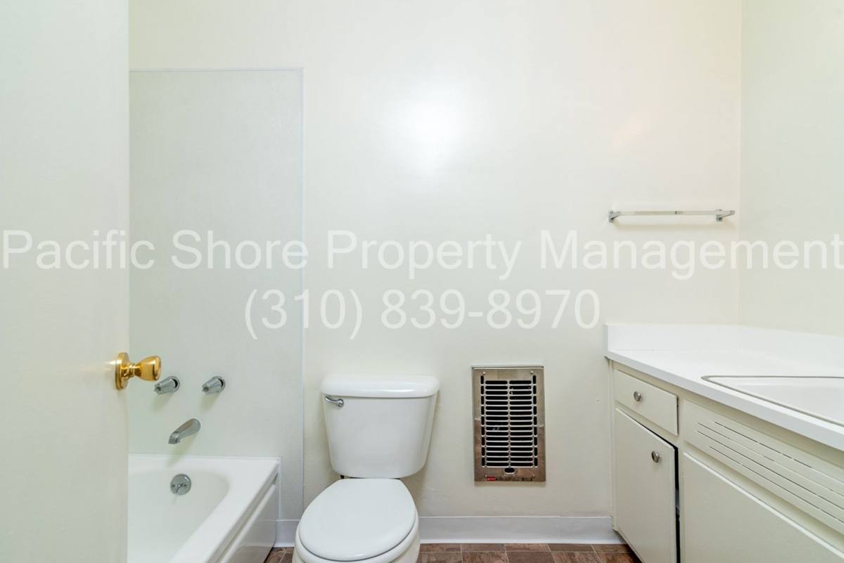 Apartment for rent at 5305 Packard St, Los Angeles, CA 90019