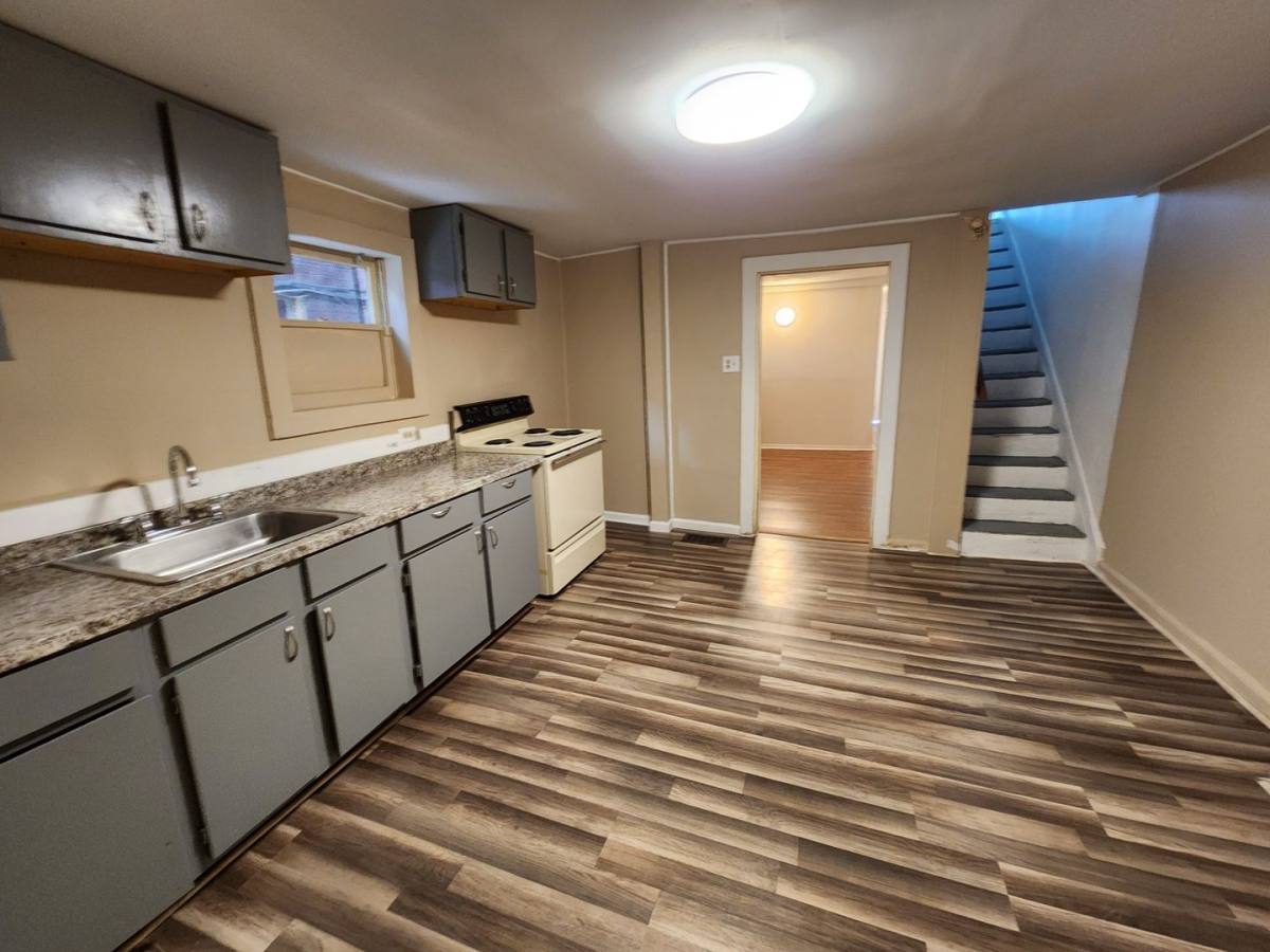 House for rent at 1517 Walnut St, Harrisburg, PA 17103