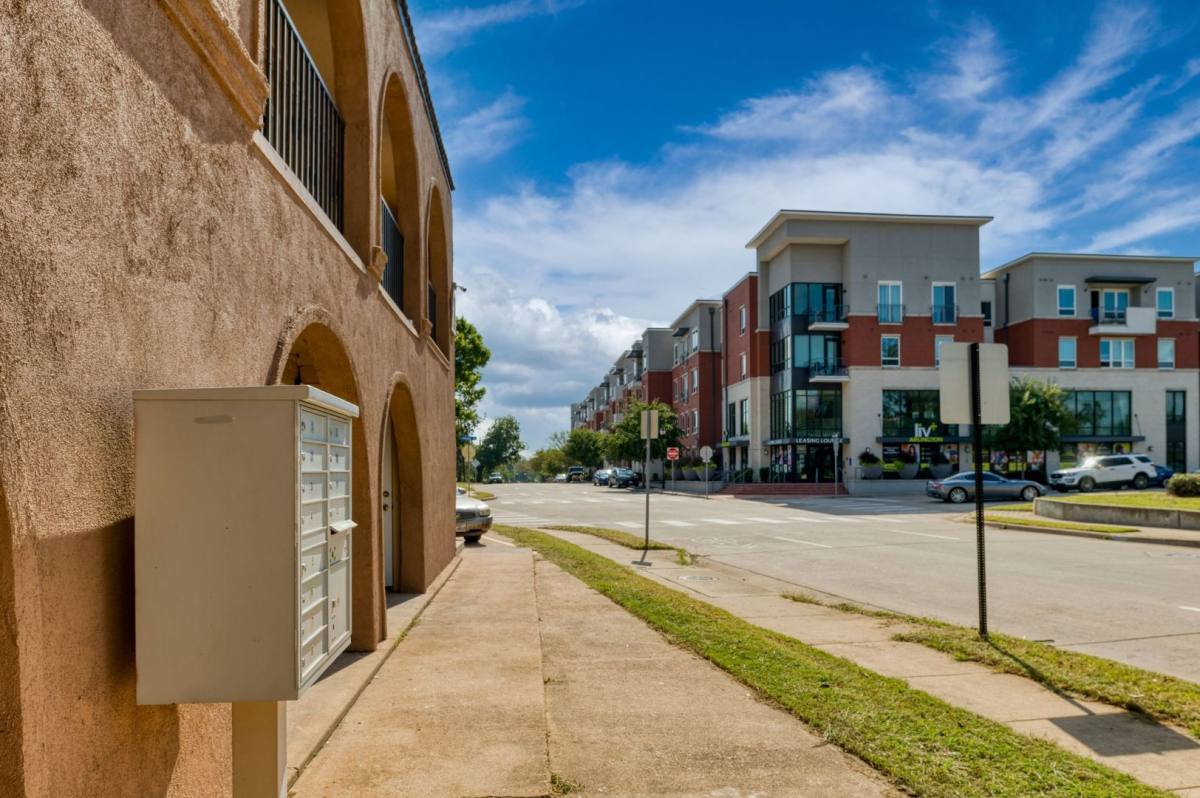 Apartment for rent at 811 S Mesquite St, Arlington, TX 76010