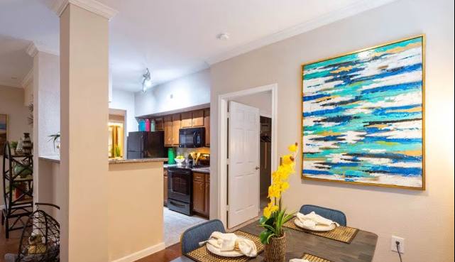 Apartment for rent at 10 Oak Court, Houston, TX 77006