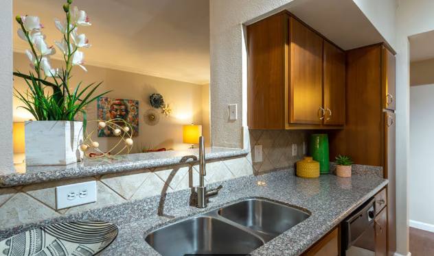 Apartment for rent at 10 Oak Court, Houston, TX 77006