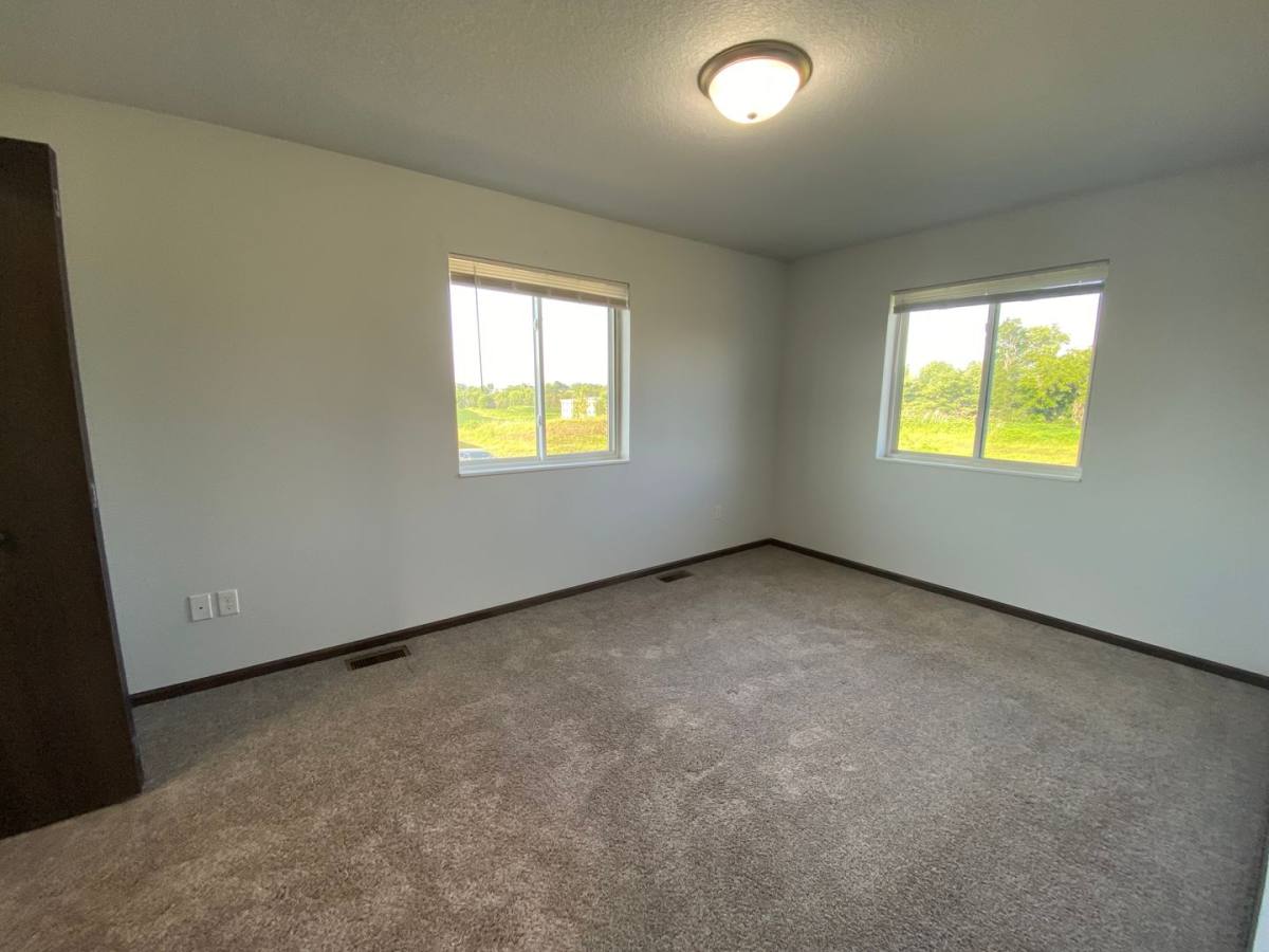 Apartment for rent at 901 E Olive St, Marshalltown, IA 50158