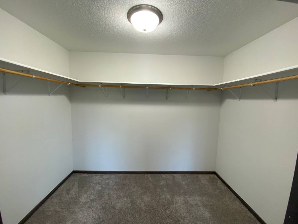 Apartment for rent at 901 E Olive St, Marshalltown, IA 50158