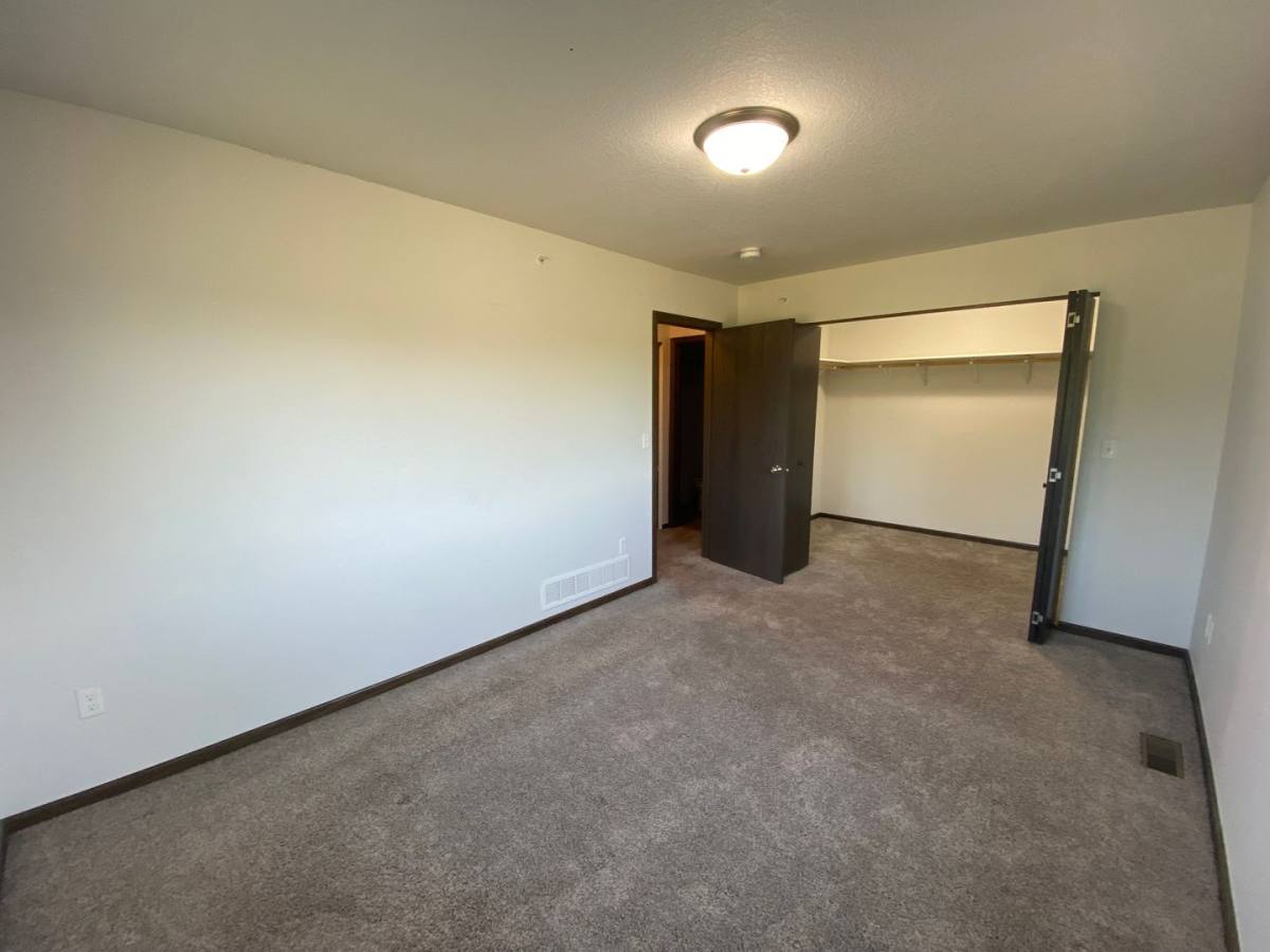 Apartment for rent at 901 E Olive St, Marshalltown, IA 50158