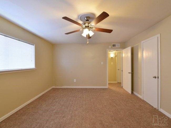 Apartment for rent at 18290 Upper Bay Rd, Houston, TX 77058