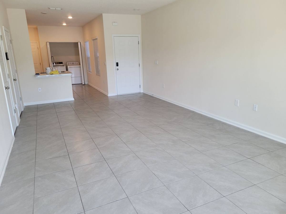 Townhouse for rent at 910 Observatory Parkway, Jacksonville, FL 32218