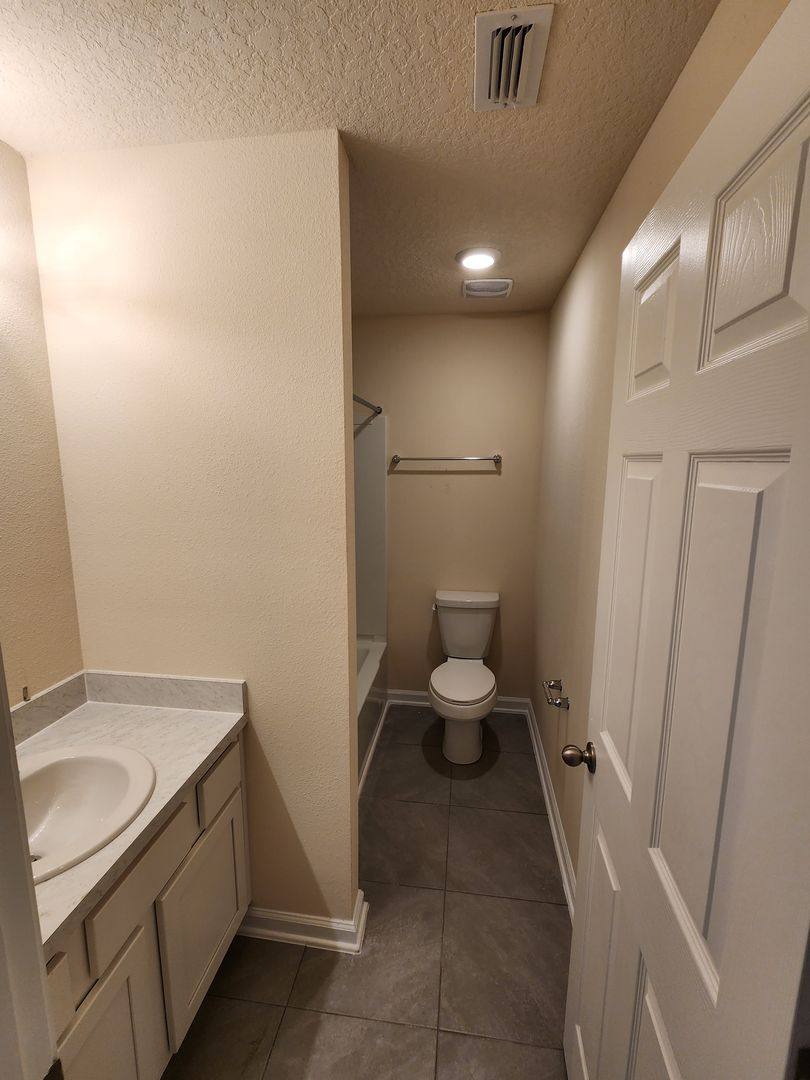 Townhouse for rent at 910 Observatory Parkway, Jacksonville, FL 32218