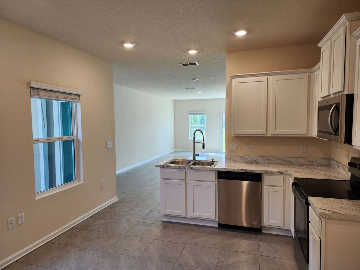 Townhouse for rent at 910 Observatory Parkway, Jacksonville, FL 32218