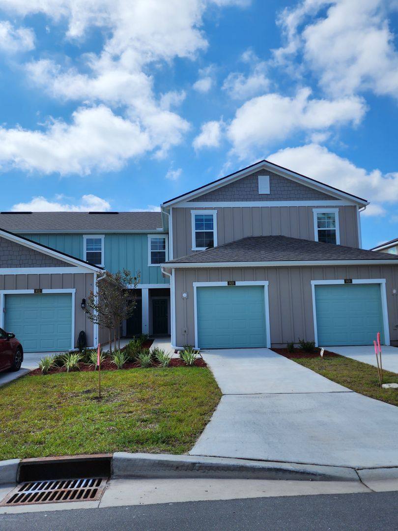 Townhouse for rent at 910 Observatory Parkway, Jacksonville, FL 32218