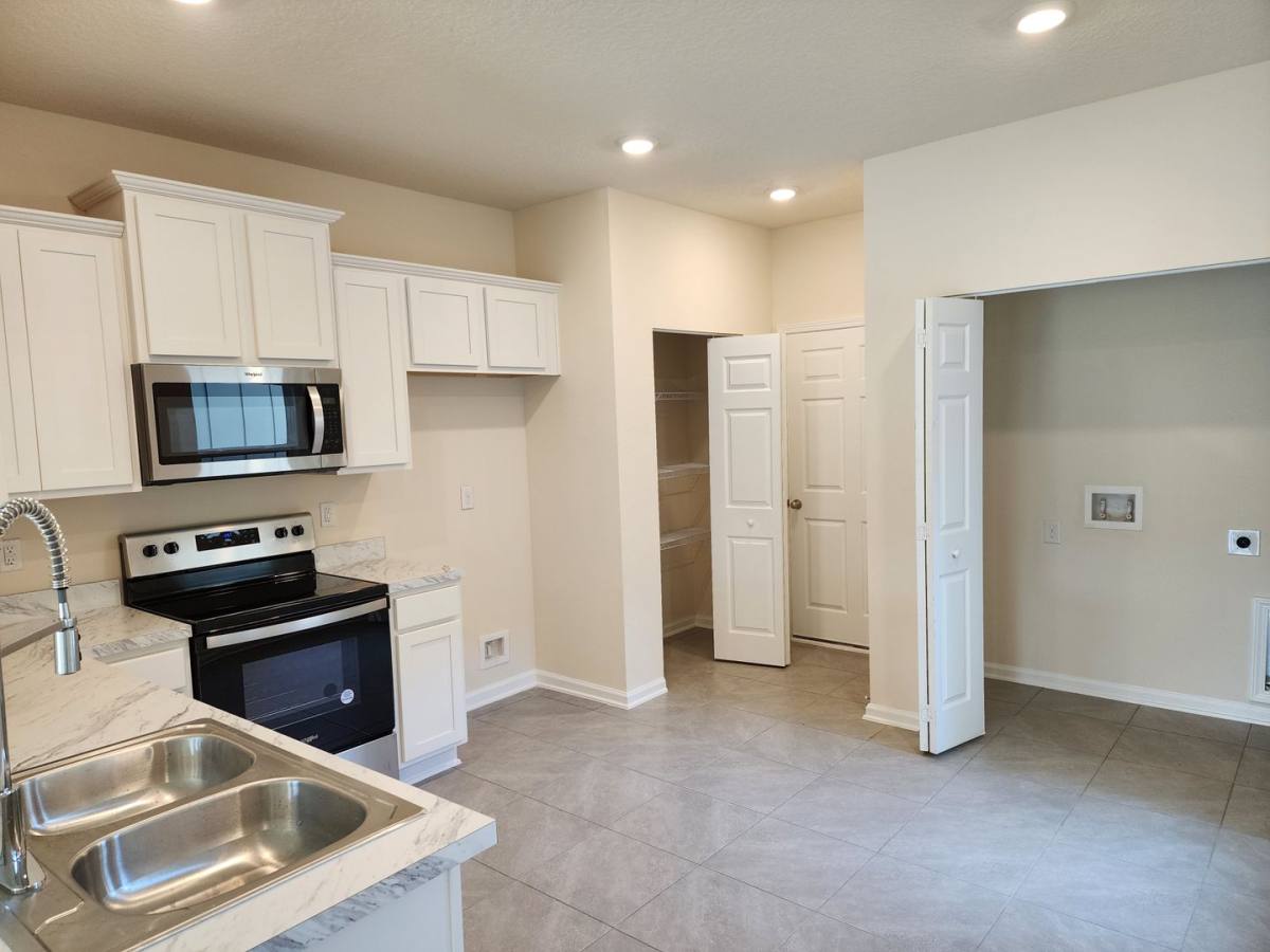 Townhouse for rent at 910 Observatory Parkway, Jacksonville, FL 32218