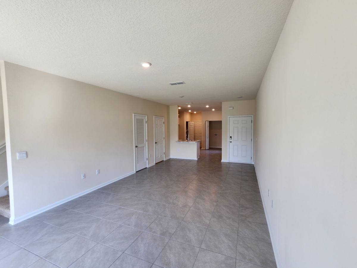 Townhouse for rent at 910 Observatory Parkway, Jacksonville, FL 32218