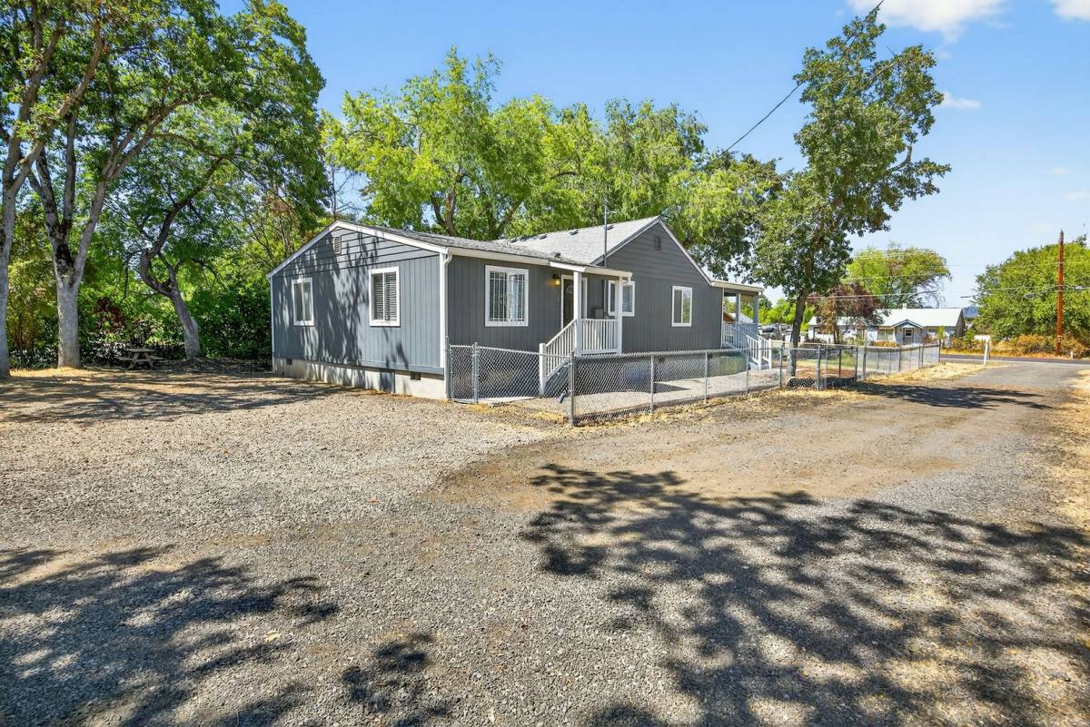 Apartment for rent at 225 Wilson Rd, Central Point, OR 97502