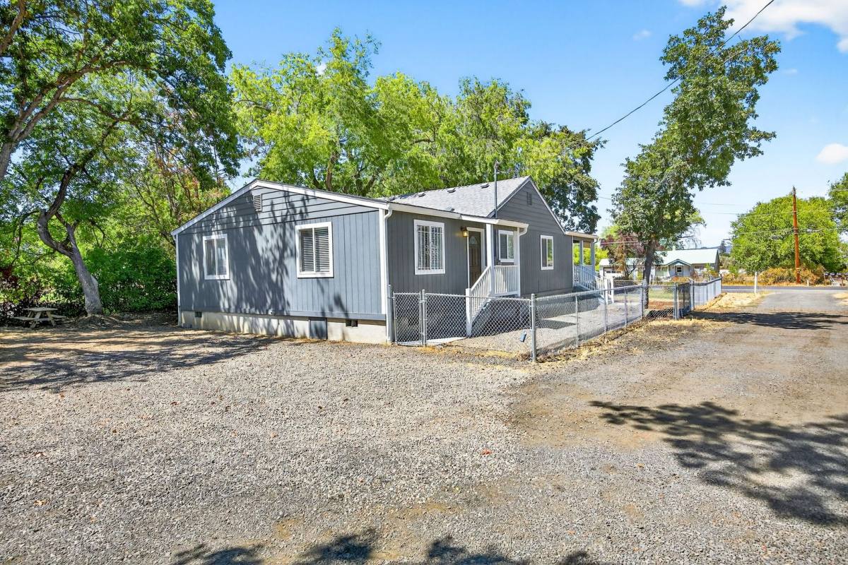 Apartment for rent at 225 Wilson Rd, Central Point, OR 97502