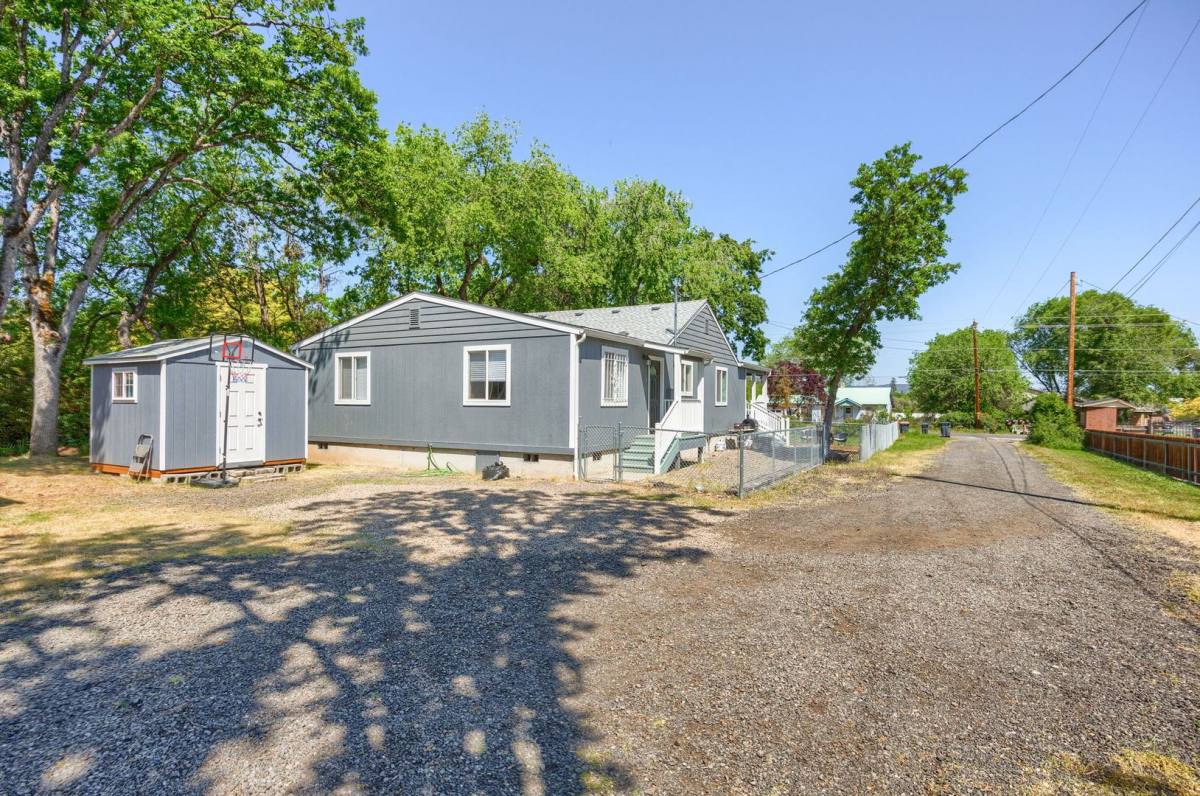 Apartment for rent at 225 Wilson Rd, Central Point, OR 97502