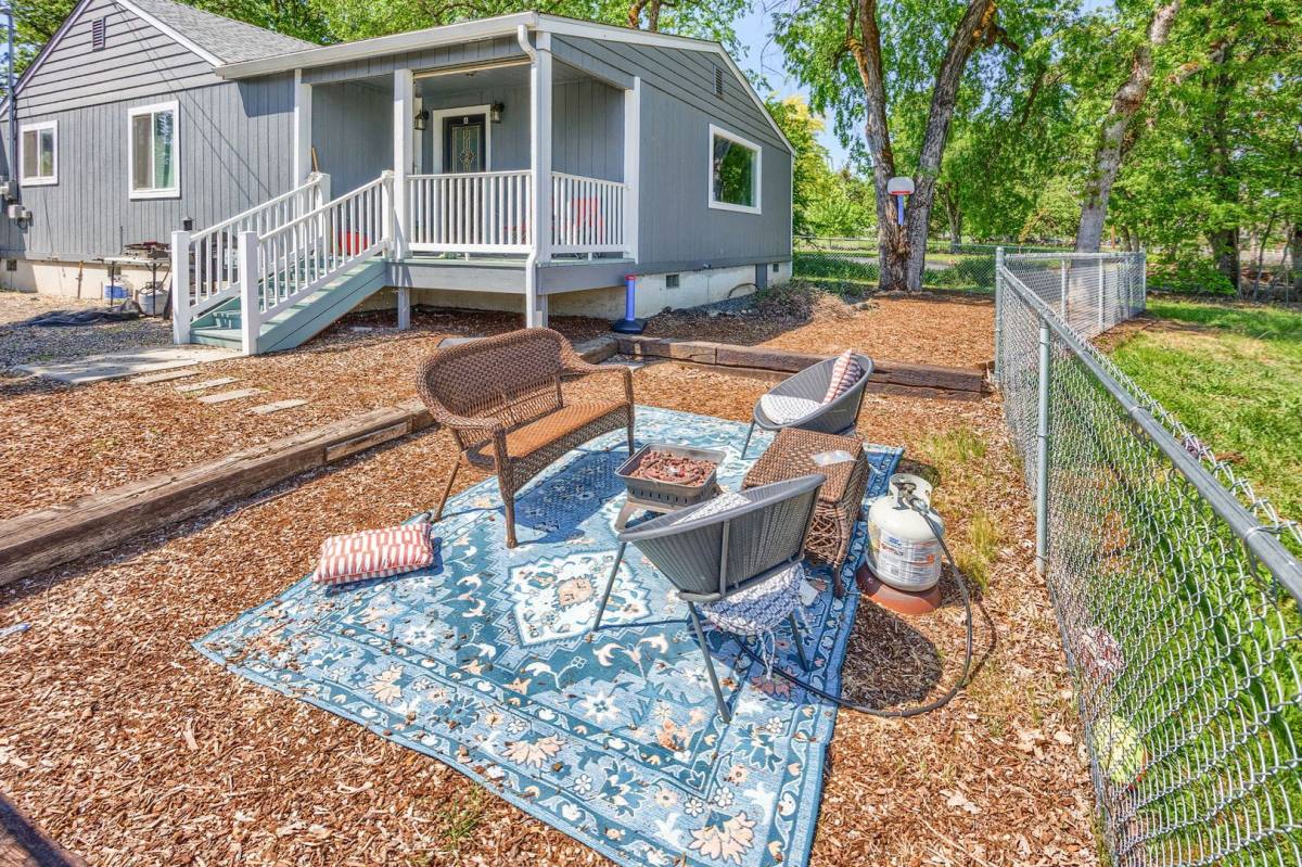 Apartment for rent at 225 Wilson Rd, Central Point, OR 97502