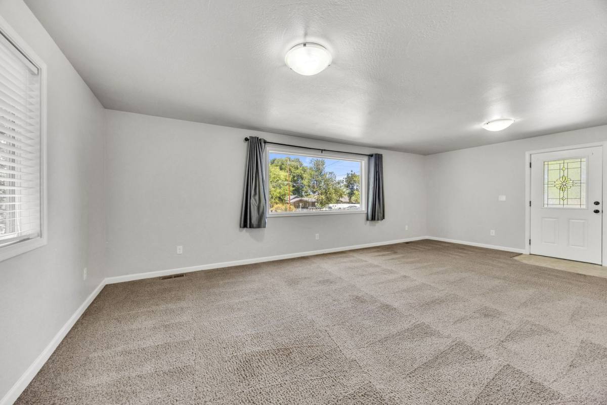 Apartment for rent at 225 Wilson Rd, Central Point, OR 97502