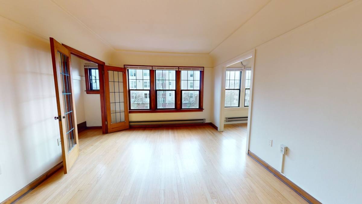 Apartment for rent at 326 W Mercer St, Seattle, WA 98119