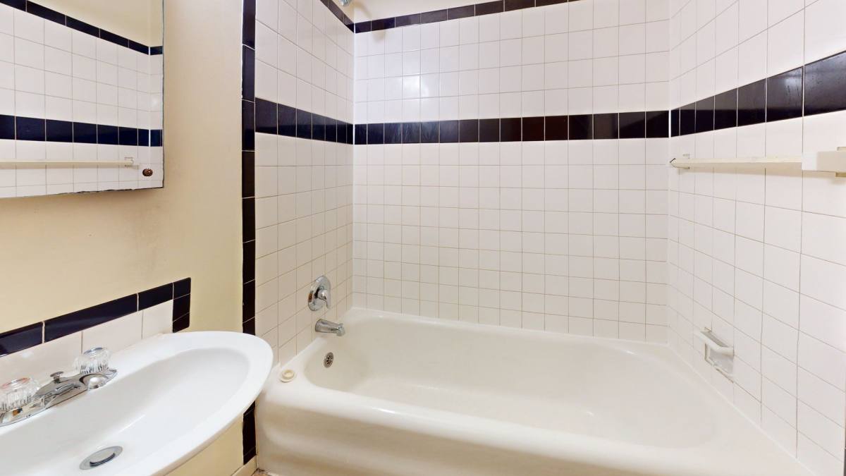 Apartment for rent at 326 W Mercer St, Seattle, WA 98119