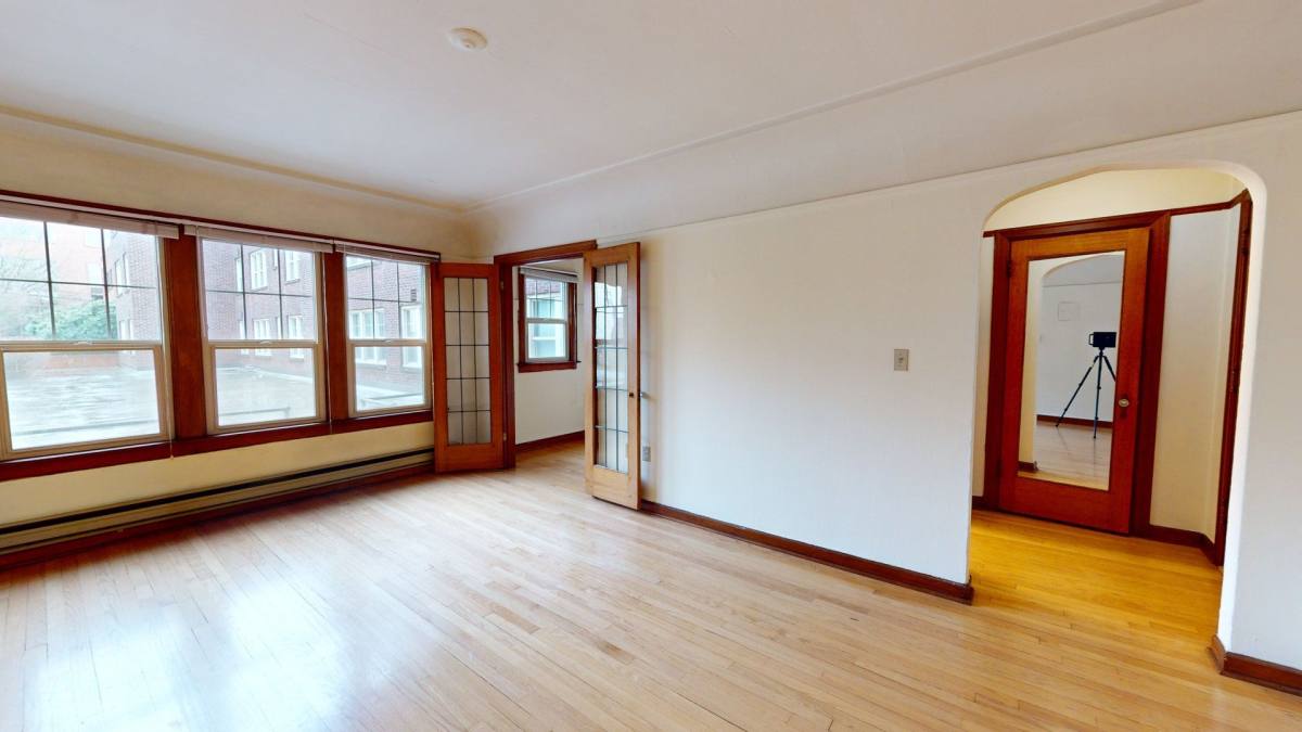 Apartment for rent at 326 W Mercer St, Seattle, WA 98119