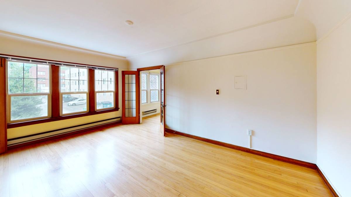 Apartment for rent at 326 W Mercer St, Seattle, WA 98119