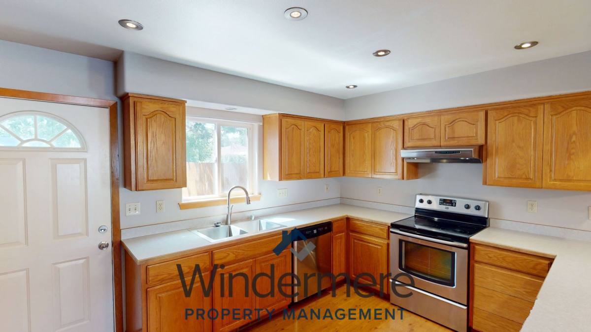 House for rent at 103 SW 9th St, College Place, WA 99324