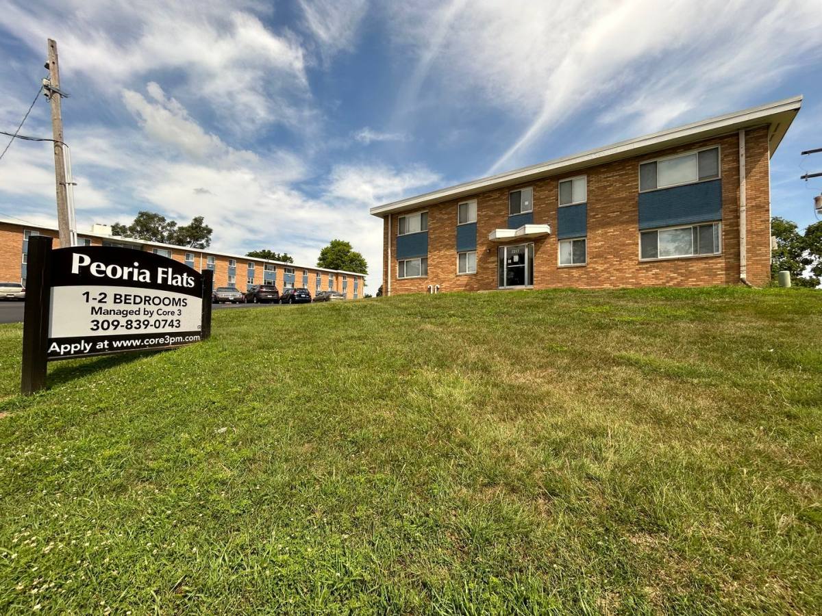 Apartment for rent at 2317 & 2331 W Martin Luther King Jr Dr, Peoria, IL 61604