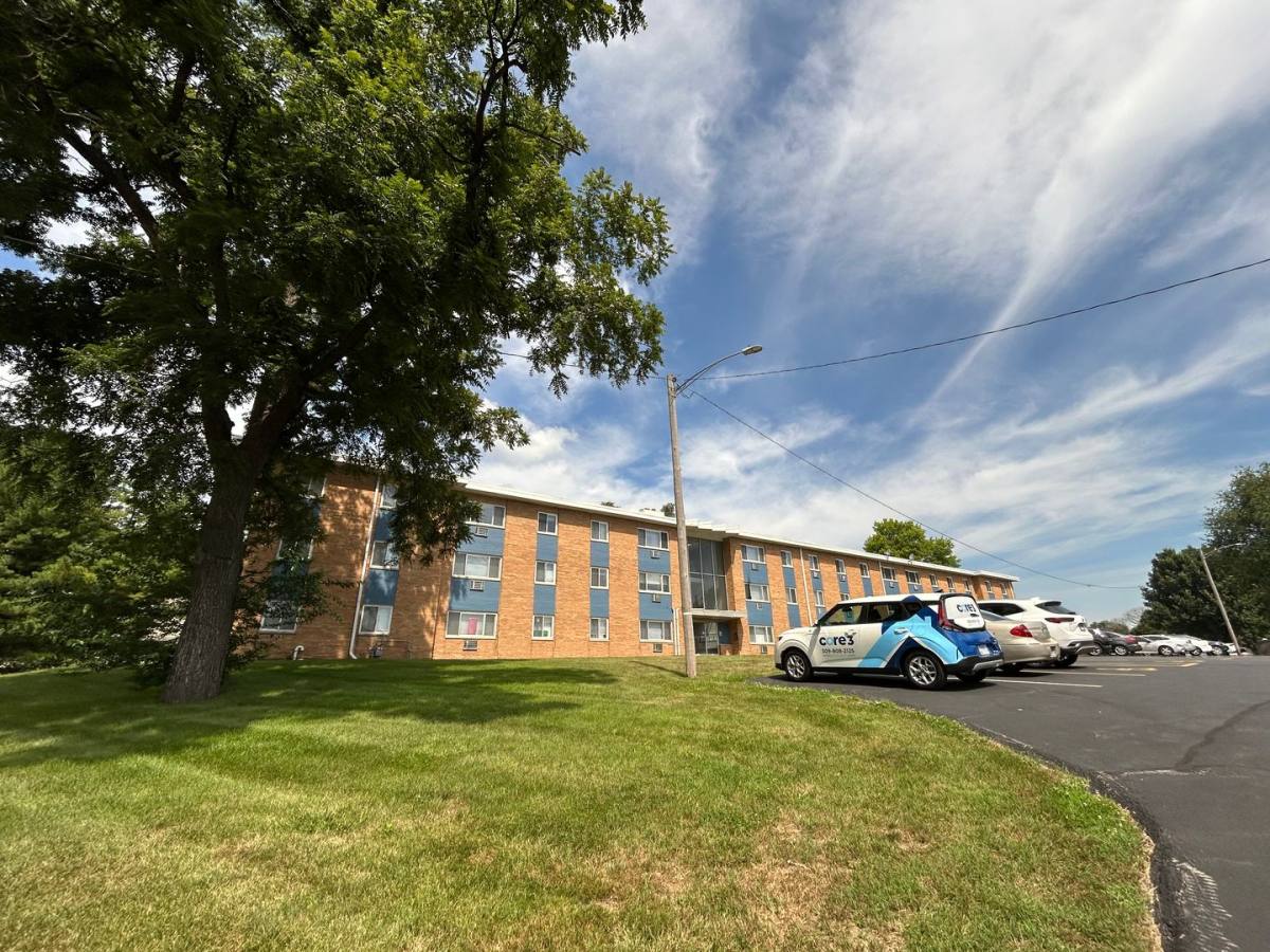 Apartment for rent at 2317 & 2331 W Martin Luther King Jr Dr, Peoria, IL 61604