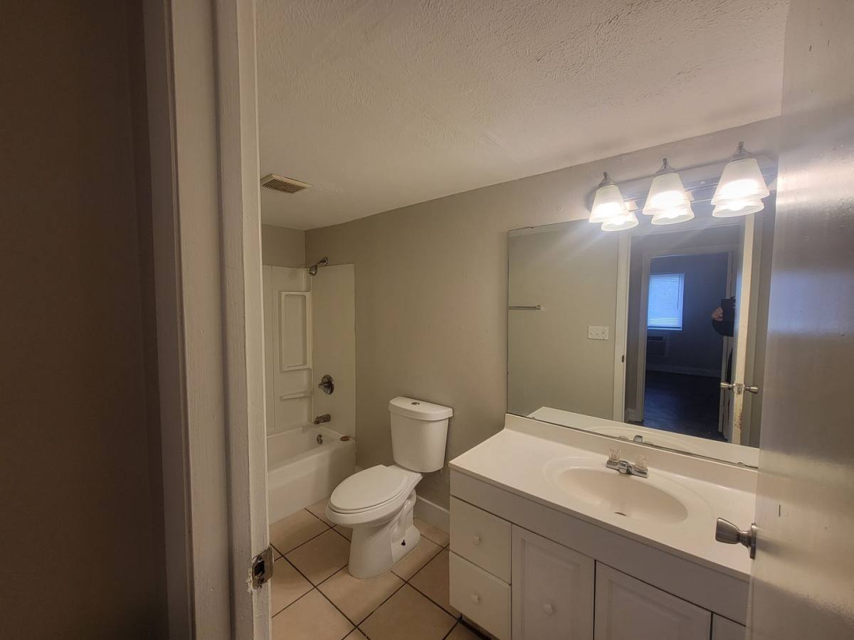 Apartment for rent at 2317 & 2331 W Martin Luther King Jr Dr, Peoria, IL 61604