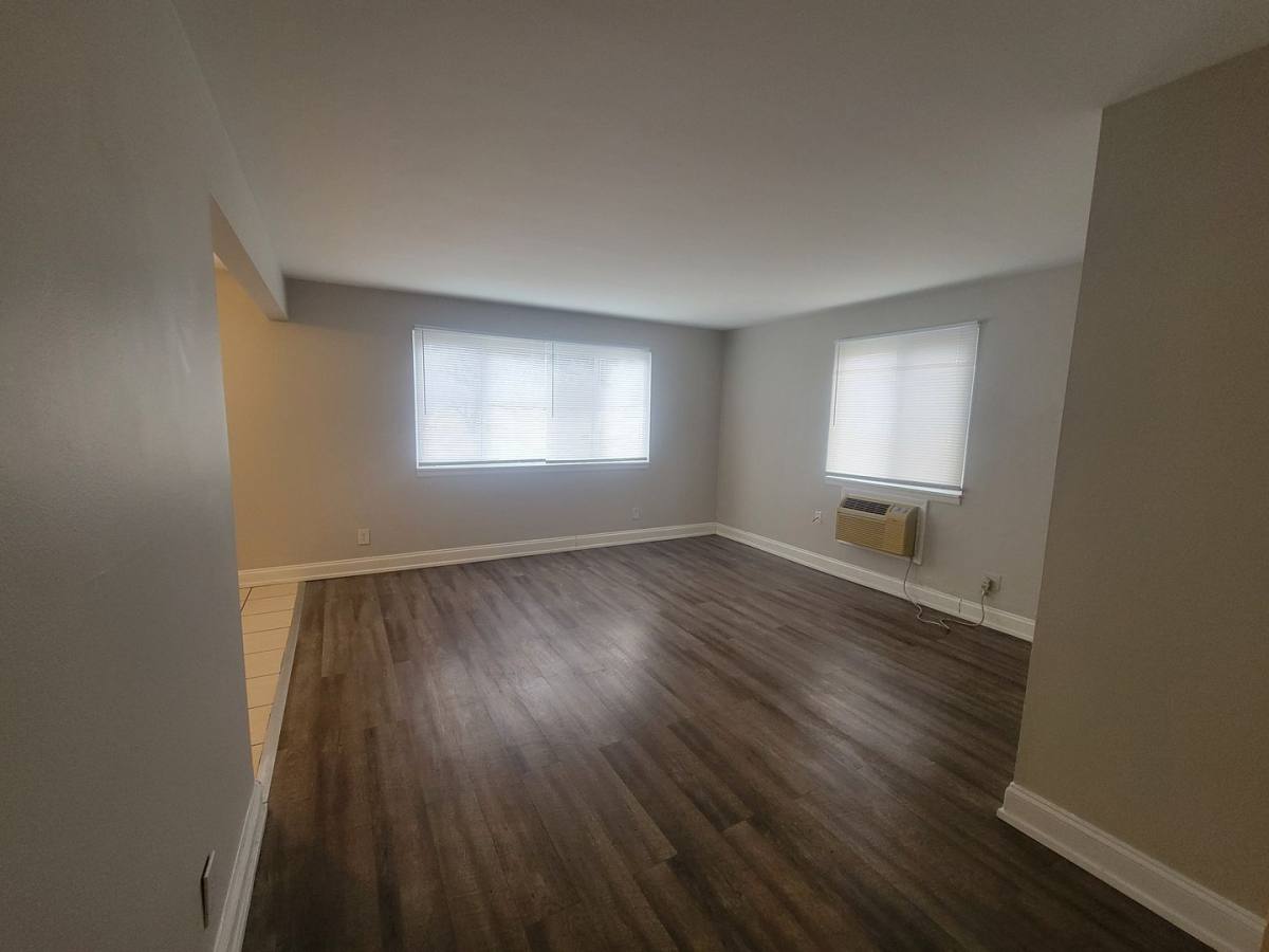 Apartment for rent at 2317 & 2331 W Martin Luther King Jr Dr, Peoria, IL 61604
