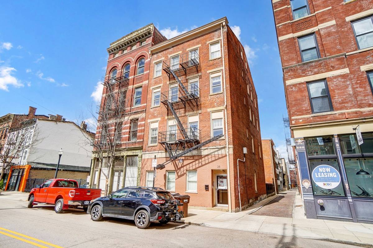 Townhouse for rent at 28 E 13th St, Cincinnati, OH 45202