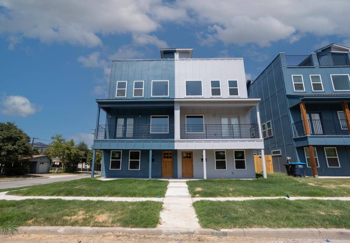 Apartment for rent at 3214 Forest Park Blvd, Fort Worth, TX 76110