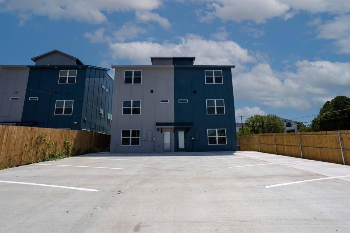 Apartment for rent at 3214 Forest Park Blvd, Fort Worth, TX 76110