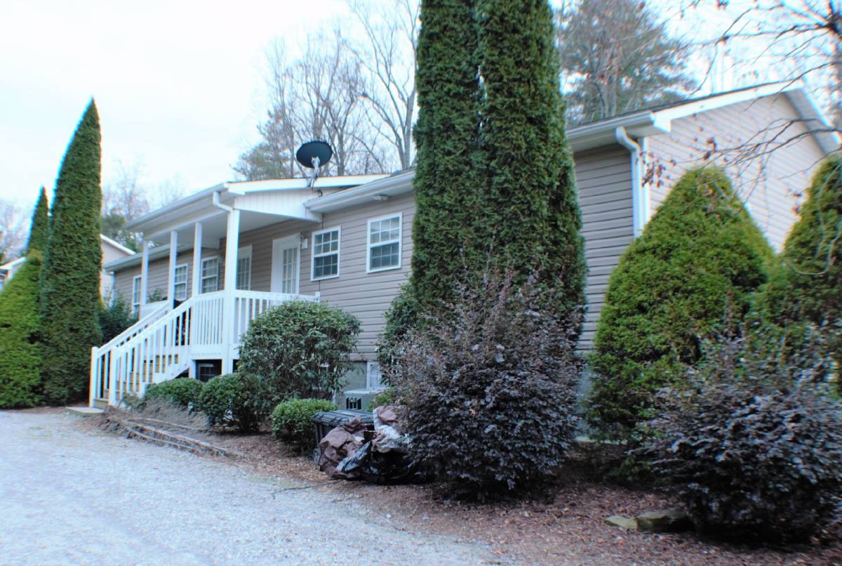 Apartment for rent at 1416 Highland Ave #A, Hendersonville, NC 28792