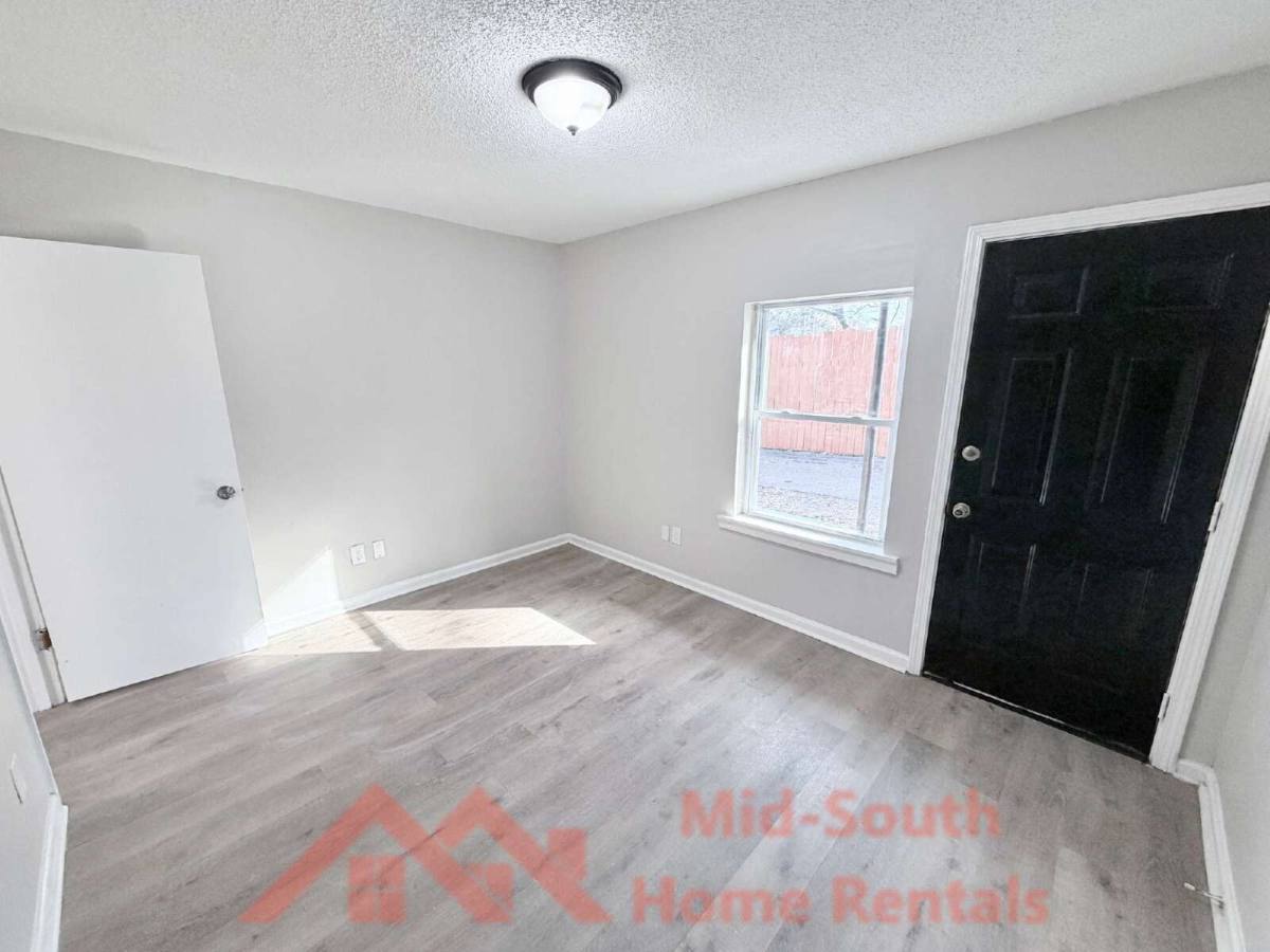 Apartment for rent at 139 N Claybrook St #9, Memphis, TN 38104